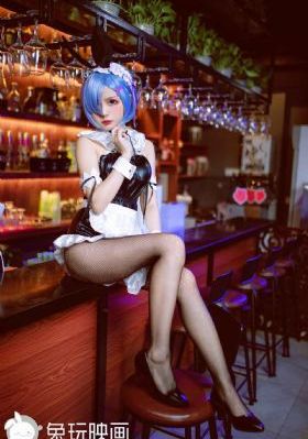 美女私密尿孔18_720超清在线观看